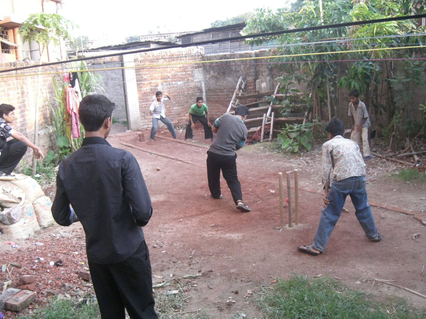 Playing cricket in Bangladesh, backpacking in Bangladesh