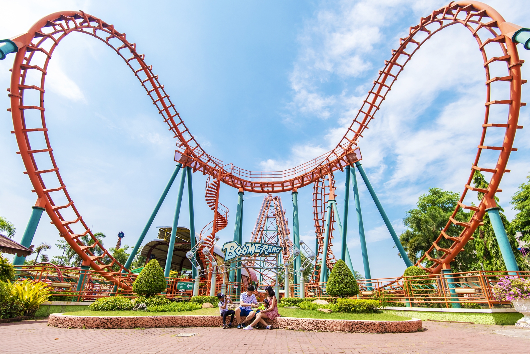 Dreamworld is an amusement park north of Bangkok. The park has