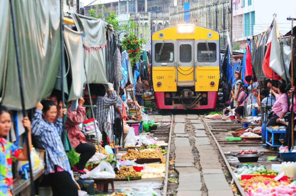 damnoen saduak floating market day trip