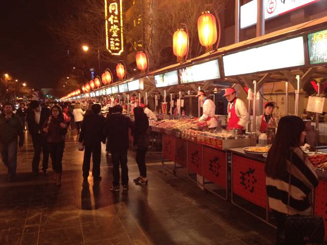 donghuamen night market beijing