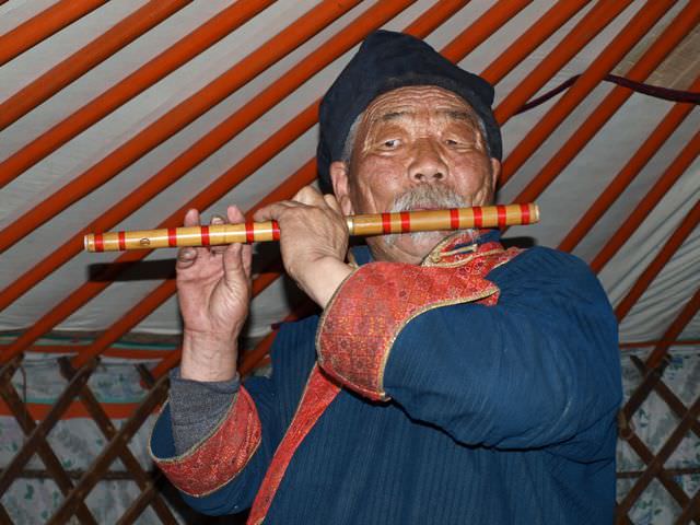 mongolia throat singer