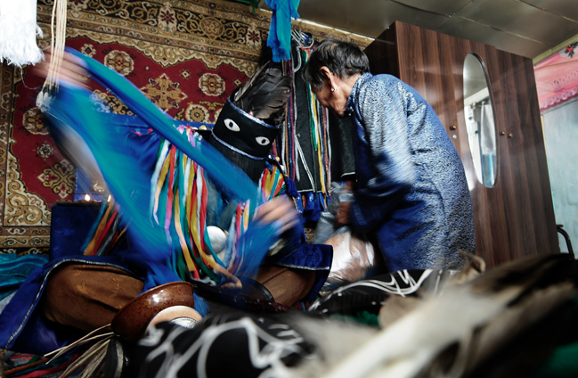 shaman in mongolia