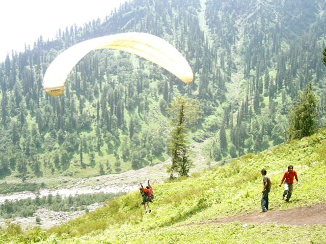 paragliding in Manali