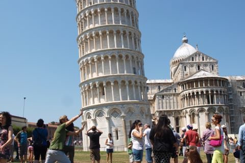 johnny ward holding-up-the-leaning-tower-of-pisa