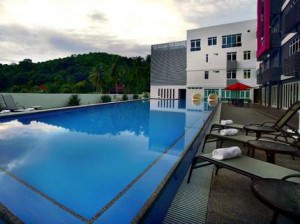 fave-hotel-pool