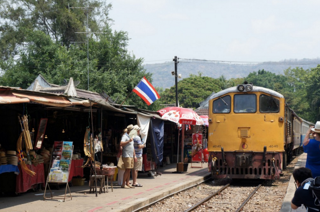 bangkok to kanchanaburi train