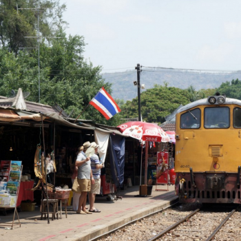 bangkok to kanchanaburi train