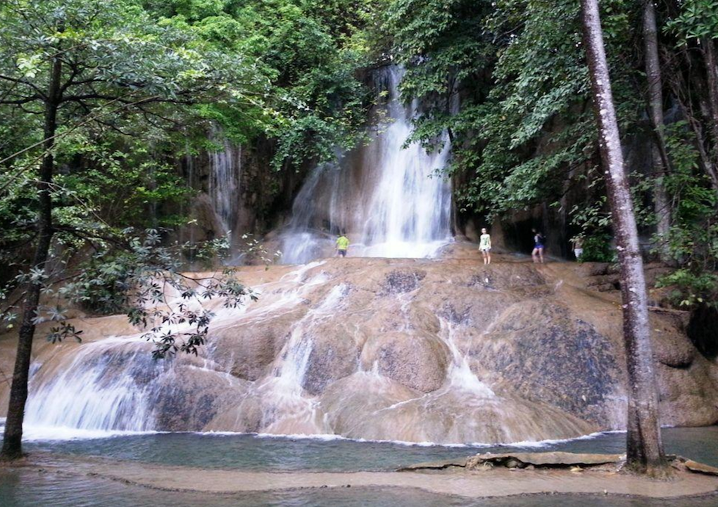 sai yok noi waterfall kanchanaburi