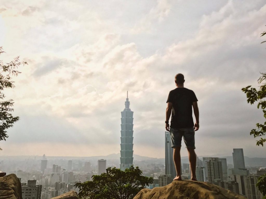 Hiking elephant mountain in Taipei