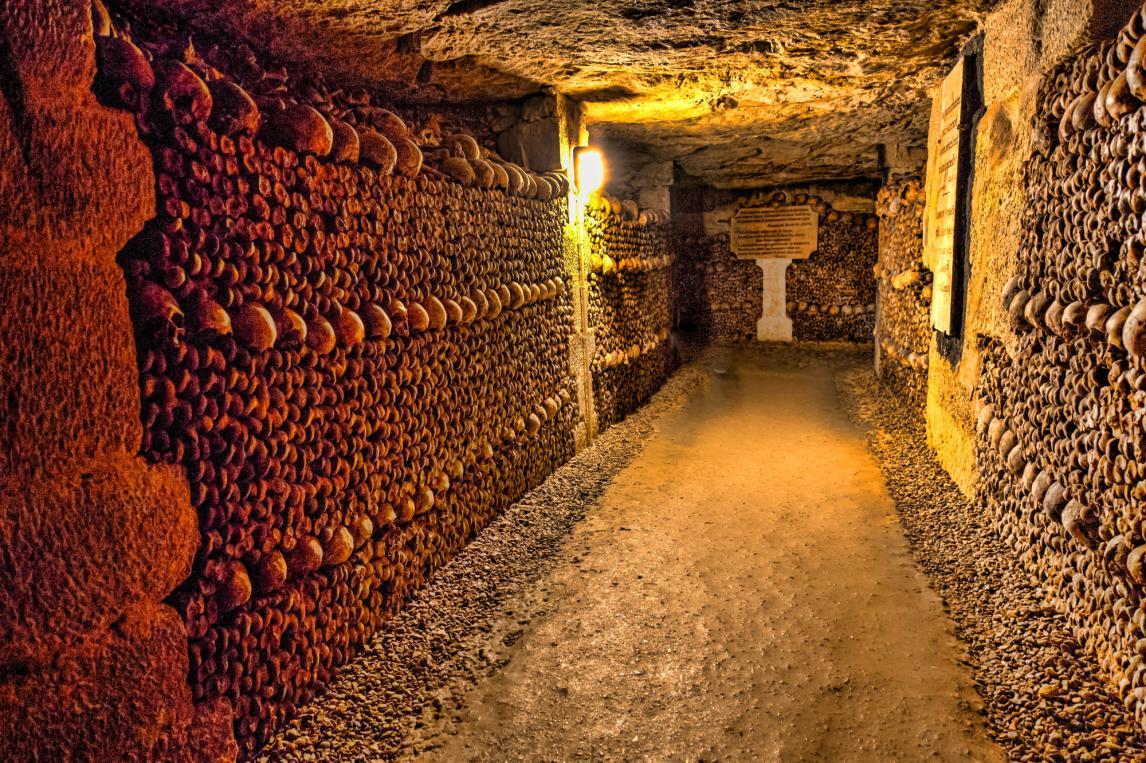 Can you touch the catacombs?