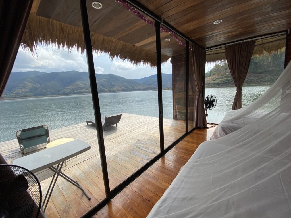 velaloy floating resort